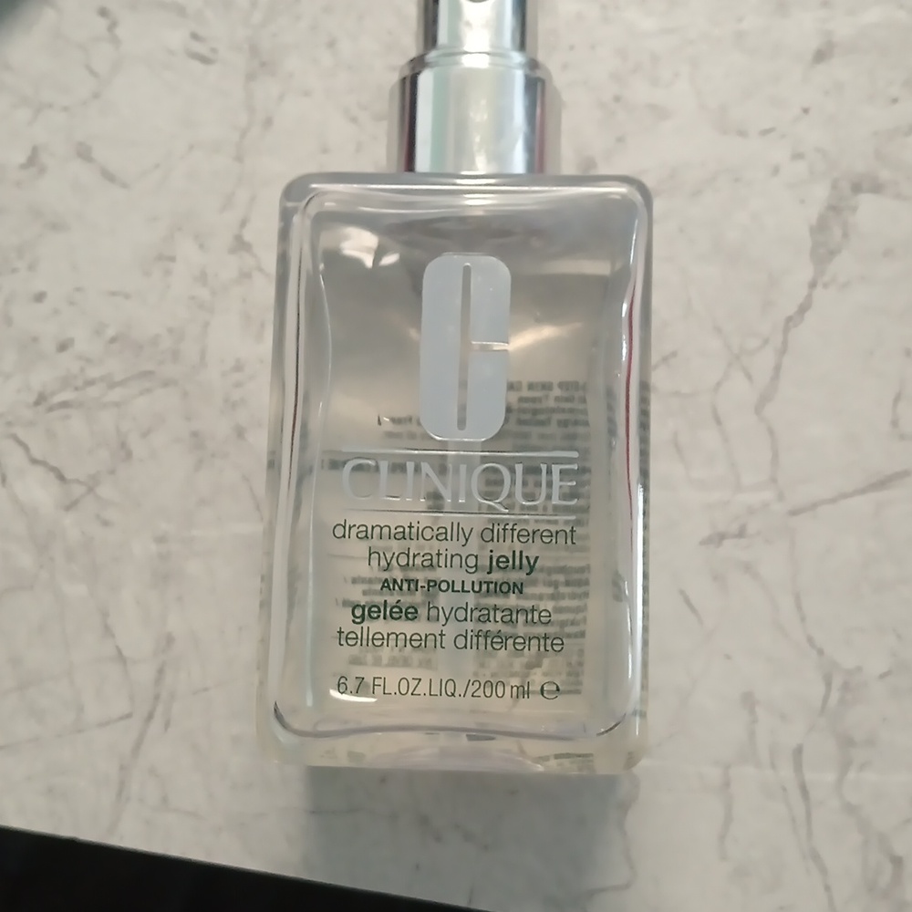 clinique dramatically different gelee
